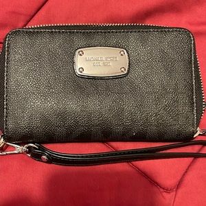 Black wristlet